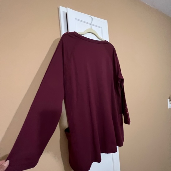 Susan Graver Weekend Collection Lounge Top with Embroidered sleeves - Picture 4 of 14